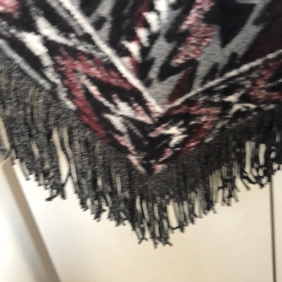 Lucky Brand 🍀Nwt. S Fringe Aztec Duster. - Picture 3 of 5